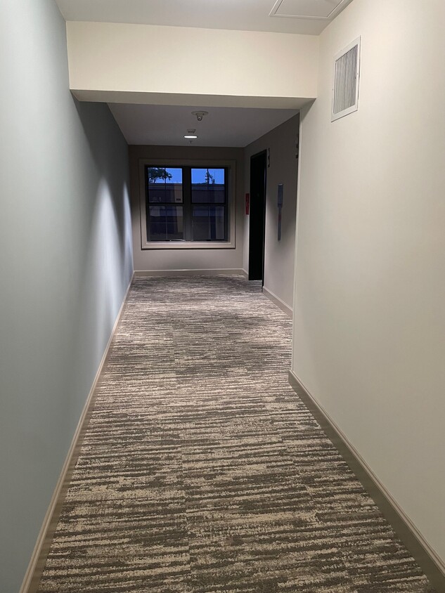 Foto principal - 1111 25th St NW