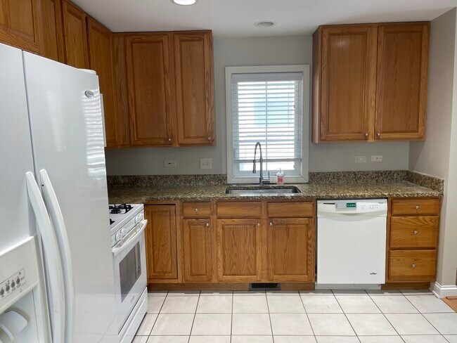 Building Photo - 2598 Violet St