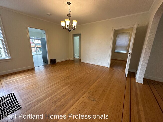 Building Photo - 3 br, 1 bath House - 620 SW Grant St