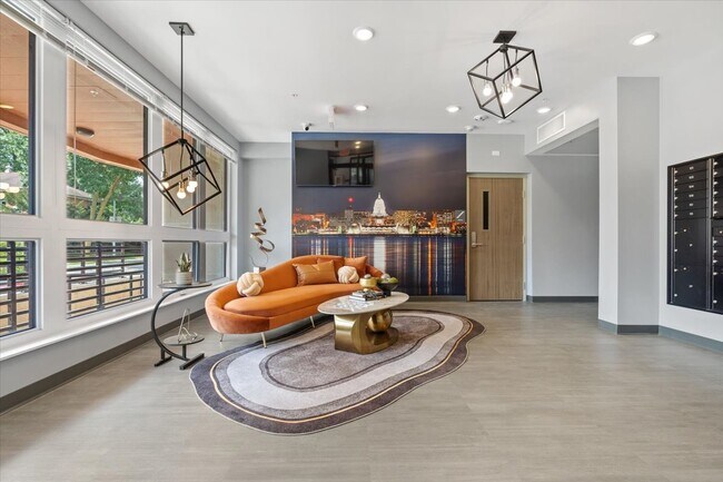 Foto del edificio - 402 W Wilson Street