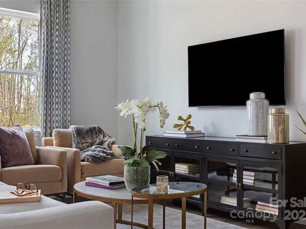 Foto del edificio - 4131 Walking Ridge Rd