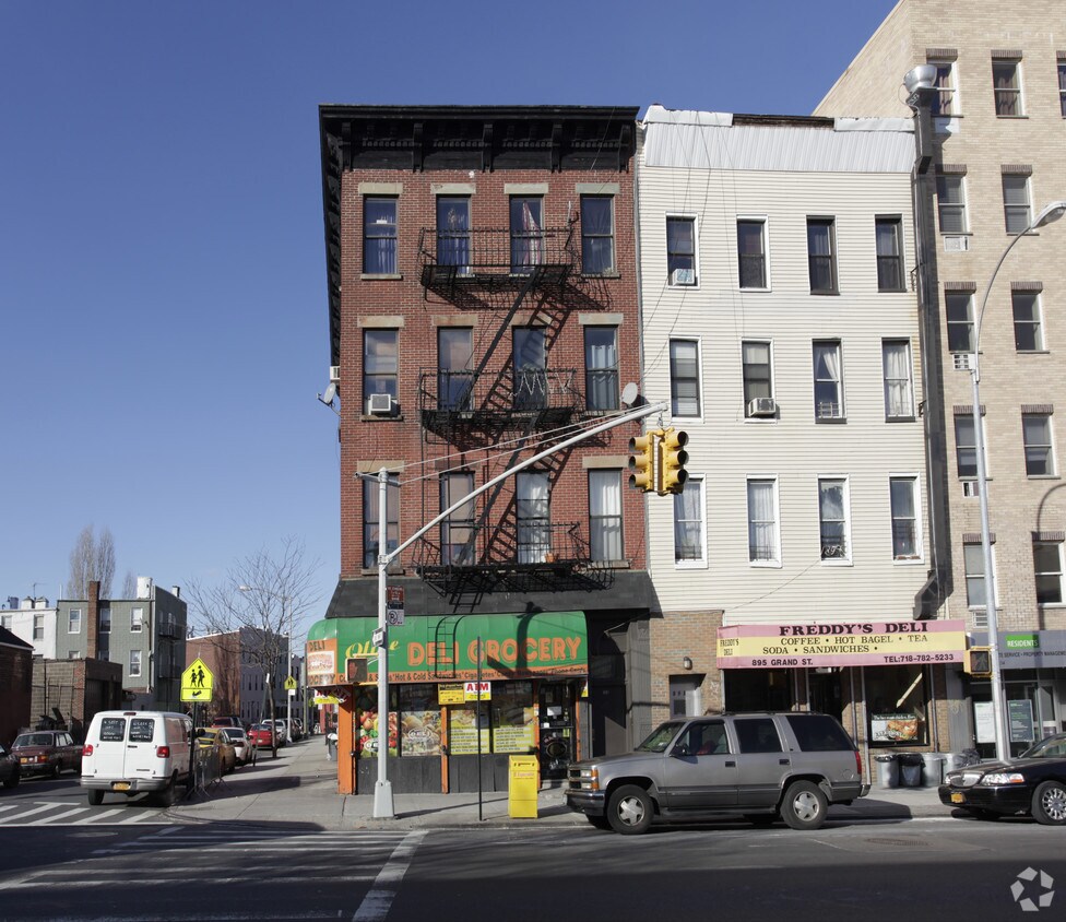 Building Photo - 891 Grand St