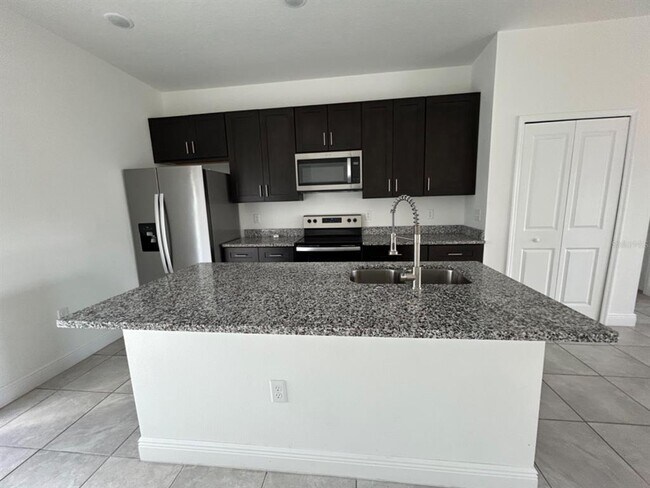 Foto del edificio - 449 Marion Oaks Ln