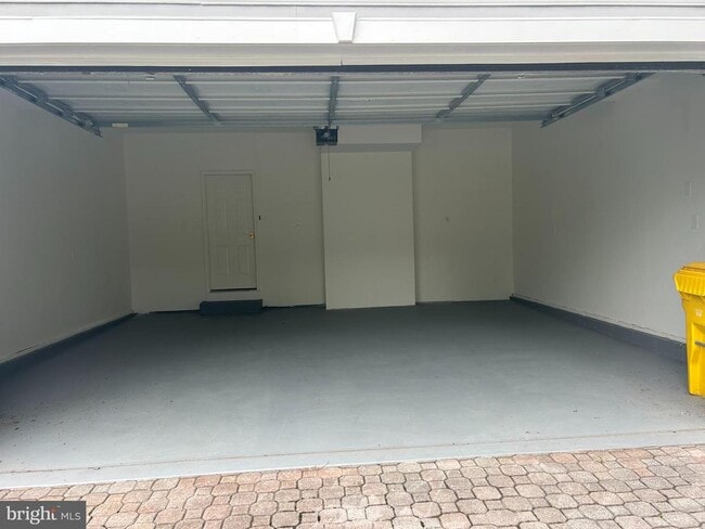 Building Photo - 221 Spring Race Ct