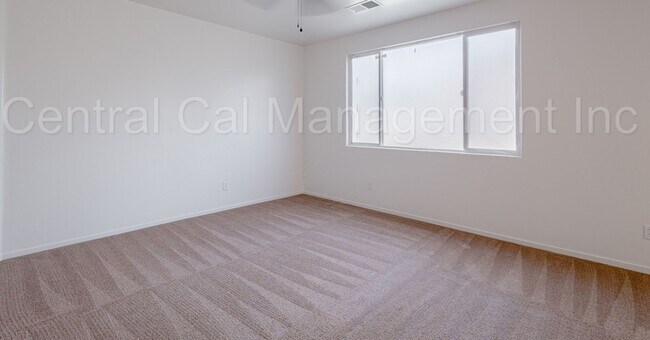 Foto del edificio - 3 Bedroom/2 Bath home located in the Desired Northwest - $2395 per Month!