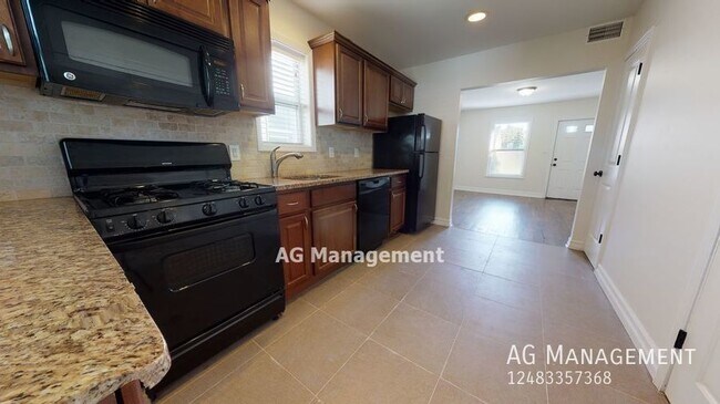 Building Photo - 62 W Hayes Ave - Adorable Hazel Park 2Bed/...