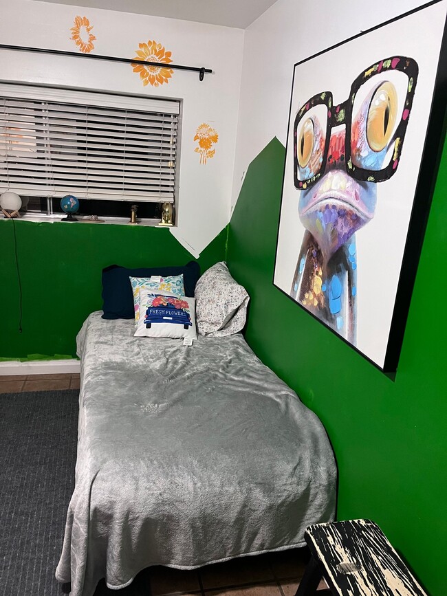 Building Photo - 2444 E Mobile Ln