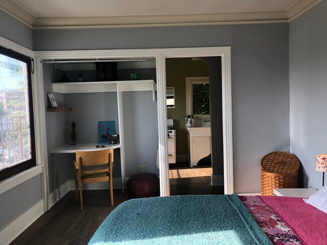 Building Photo - 632 N Virgil Ave