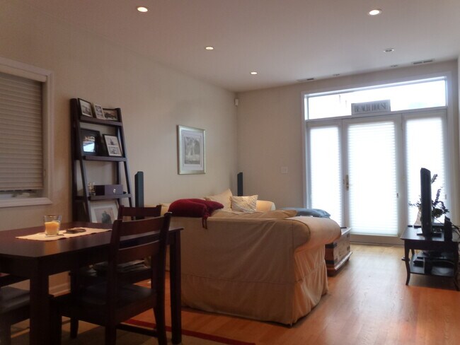 Foto del edificio - 421 W Armitage Ave