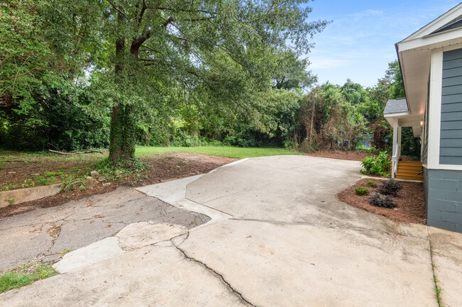 Building Photo - 907 Beaufort St