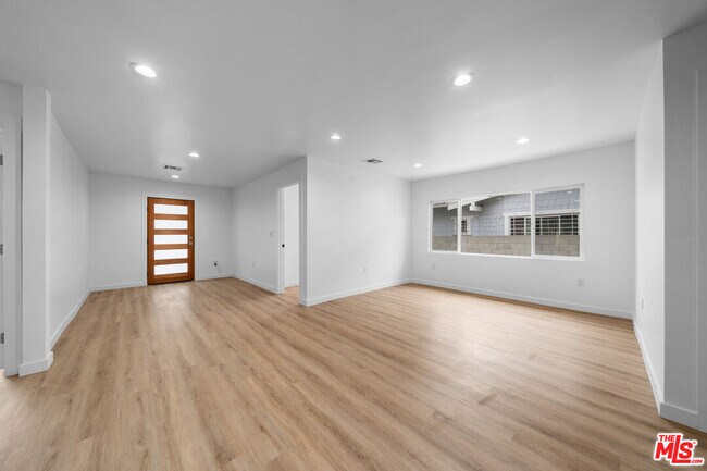 Foto del edificio - 1537 N Kingsley Dr
