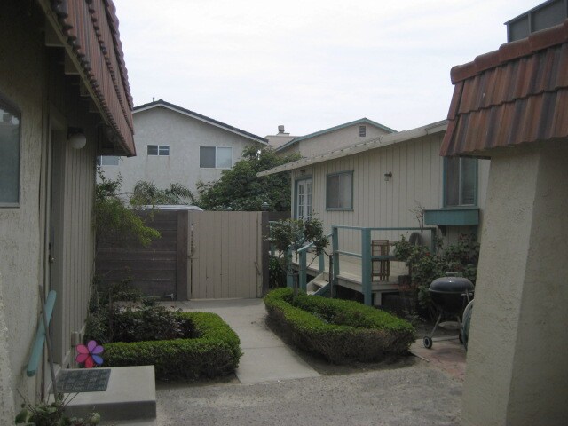 Courtyard Alternate - 356-360 Pier Ave