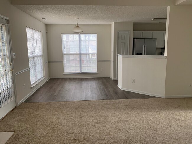 Foto del edificio - 6610 White Mist Ln