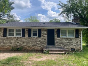 Building Photo - 1652 Sanford Dr
