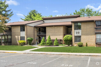 Building Photo - 30 Meadow Green Cir