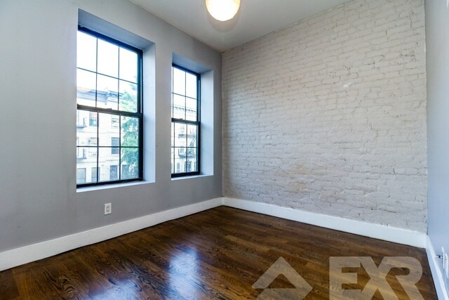 Foto del edificio - 104 Rogers Ave