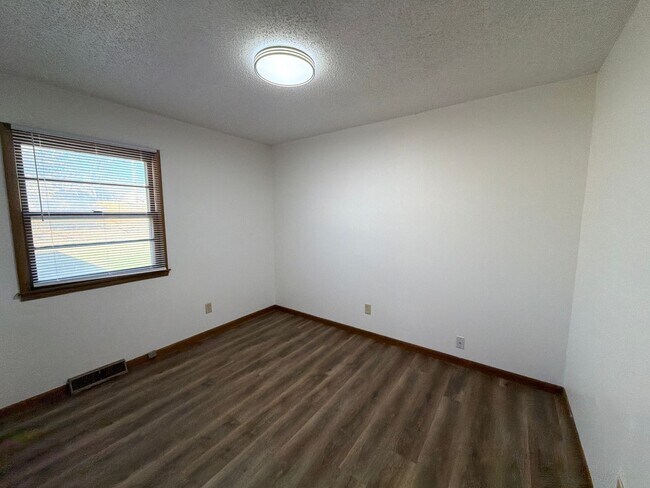 Foto del edificio - 3335 E Sunset St