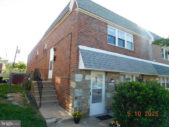 Building Photo - 2165 Benson St