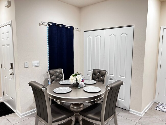 Building Photo - Immaculate 2/2.5 with the garage in the he...