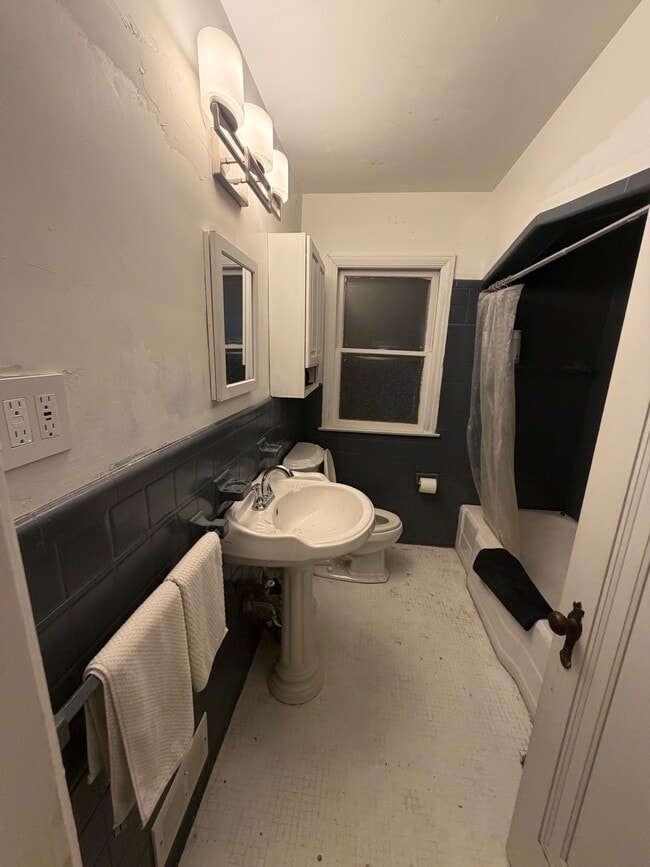 Building Photo - 4443 Grayton St