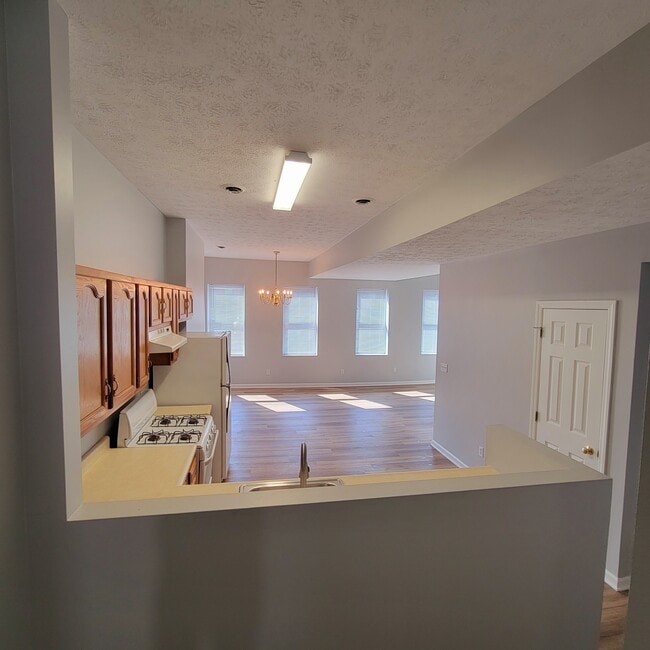 Building Photo - 1927 E Carson St