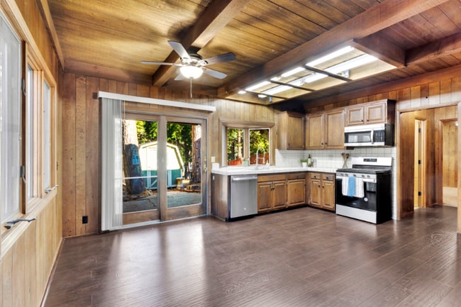 Building Photo - 31502 Onacrest Dr