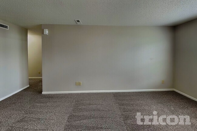 Foto del edificio - 746 Streamside Dr