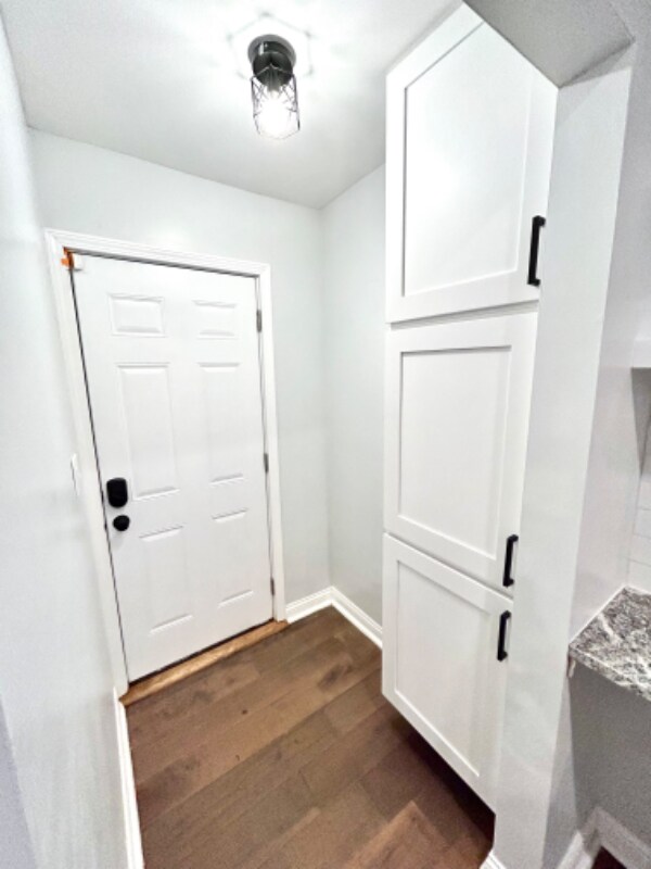 Foto del edificio - 211 Hawkes Ave