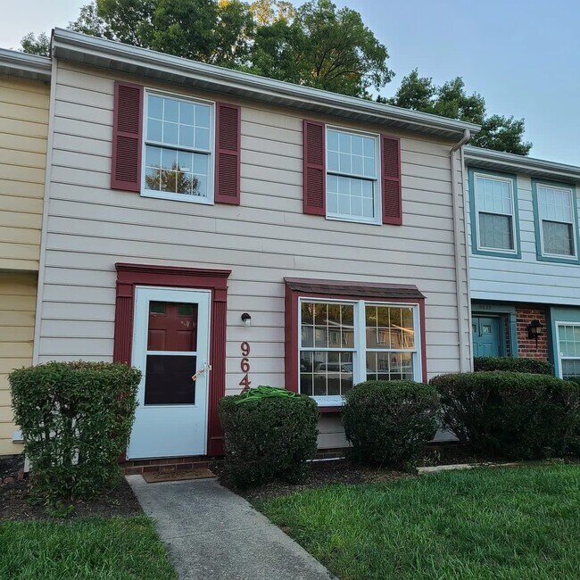 Frente - 9640 Greenmeadow Cir