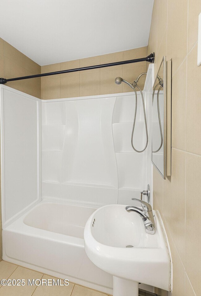 Foto del edificio - 54 Ellington St