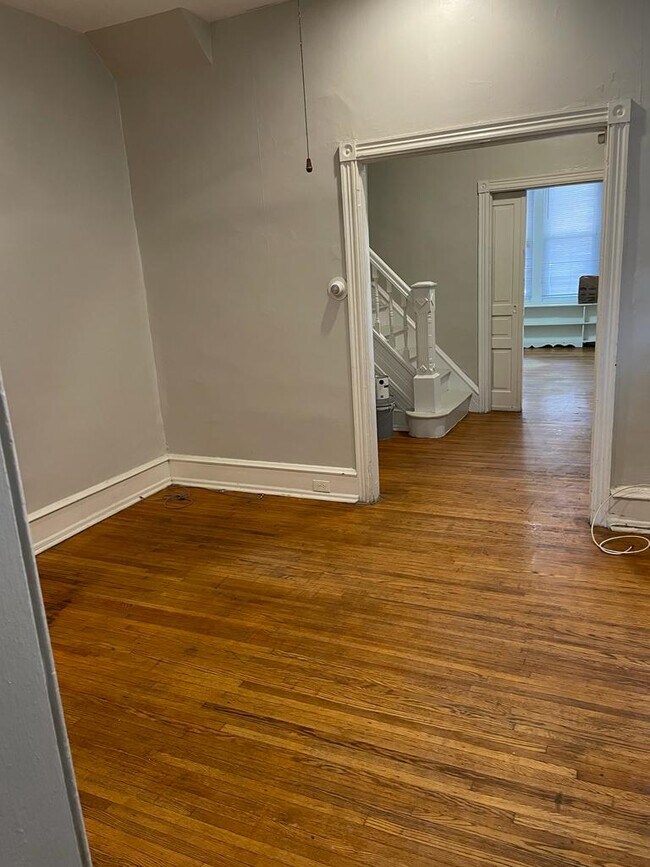 Building Photo - 330 N Wilton St