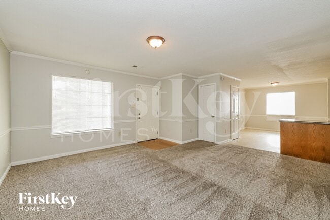 Building Photo - 2852 Beverly Hill St