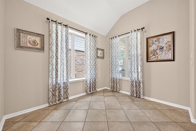 Building Photo - 24527 Royal Pike Dr