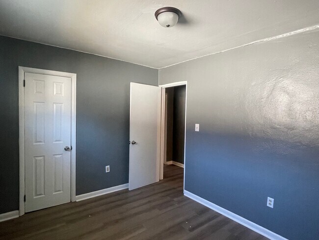 Foto del edificio - 5238 Dorsey St