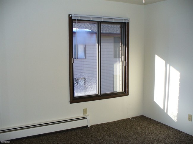 Building Photo - 1720 E Longview Dr