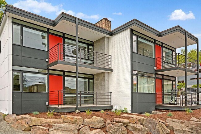 Building Photo - 3521 S Leschi Pl