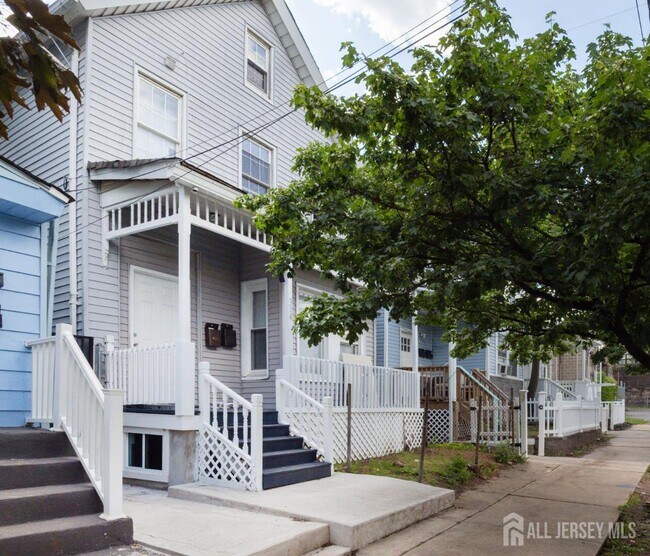 Building Photo - 314 Seaman St