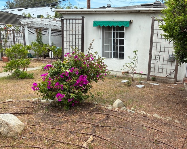 Ext.with private patio. - 3580 Colonial Ave