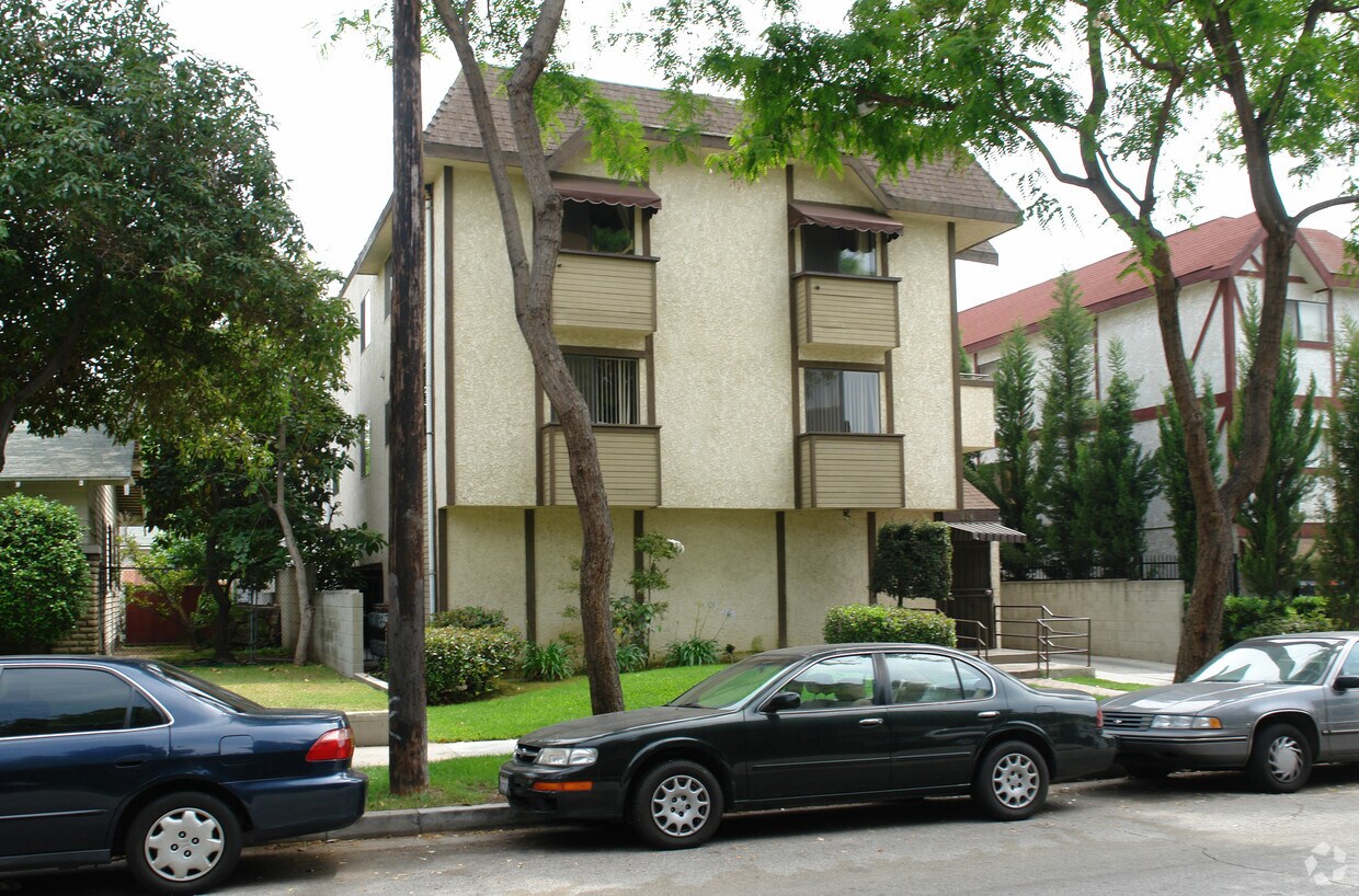Primary Photo - 418 W Windsor Rd
