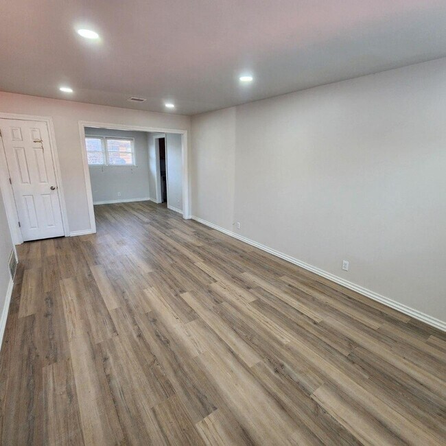 Foto del edificio - Newly Remodeled Home in The Village