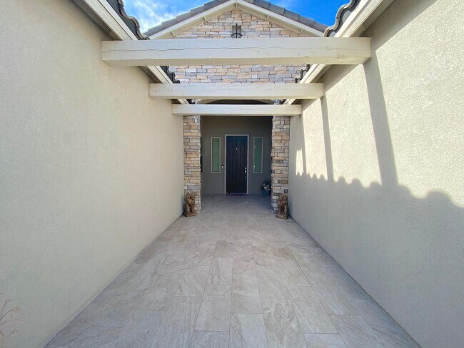 Building Photo - 5889 Valle Bello Ave