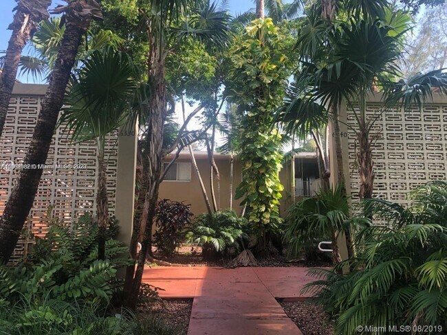 Foto del edificio - 6330 SW 79th St