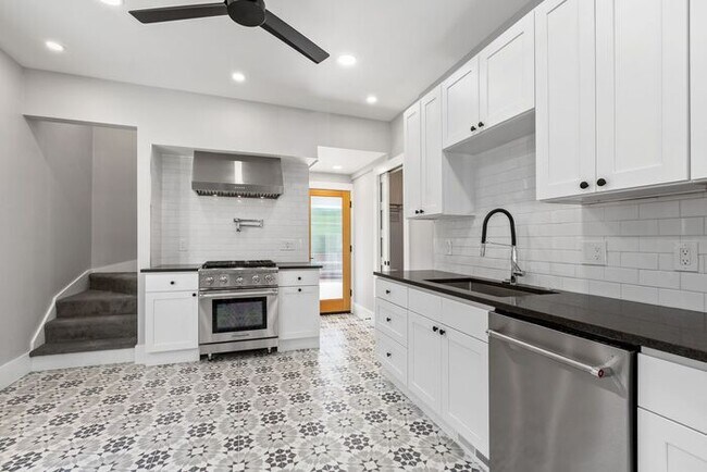 Foto del edificio - Stunningly Remodeled 1905 Beauty!