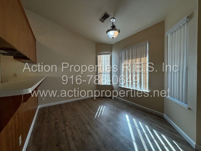 Building Photo - Cozy 3 Bed, 2 Bath - Single Story - New Pa...
