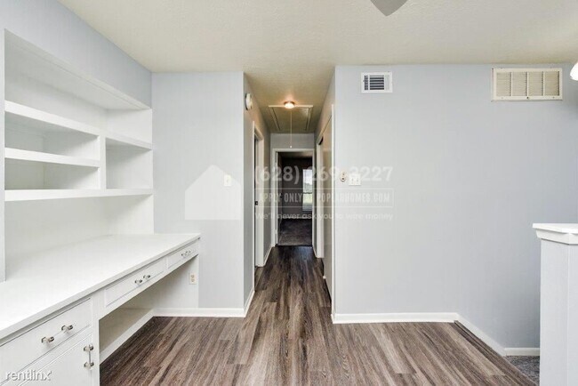 Building Photo - 2 br, 2 bath Townhome - 10811 Greenwillow ...
