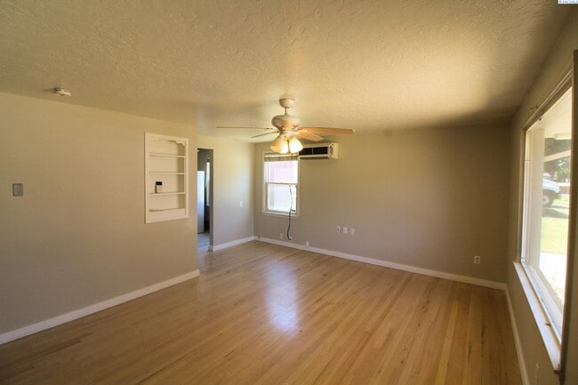 Foto del edificio - 2 bed, 1 bath home in Kennewick