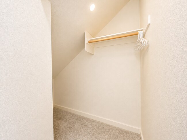 Foto del edificio - Beautiful and almost Brand New 3 Bedroom House in Citro, Fallbrook for Rent