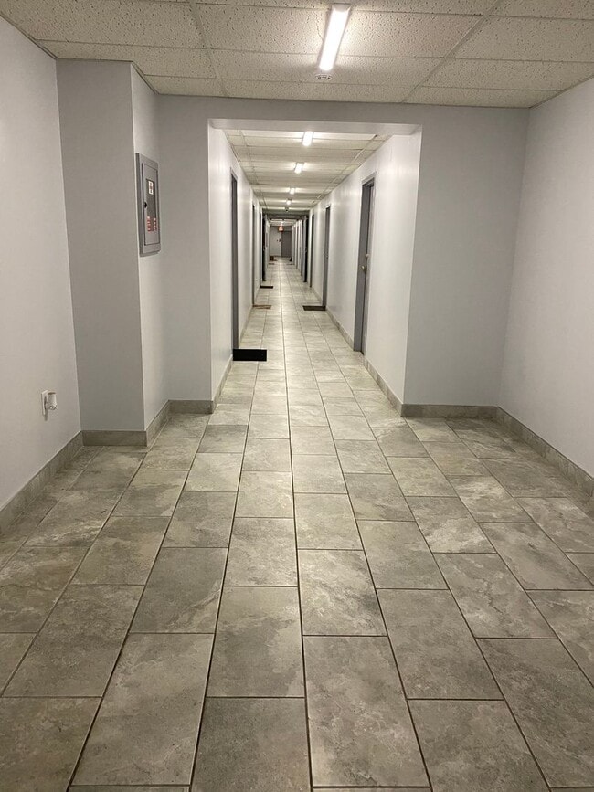 Building Photo - 2 Bedroom 2 Bathroom Unit @ Park Circle