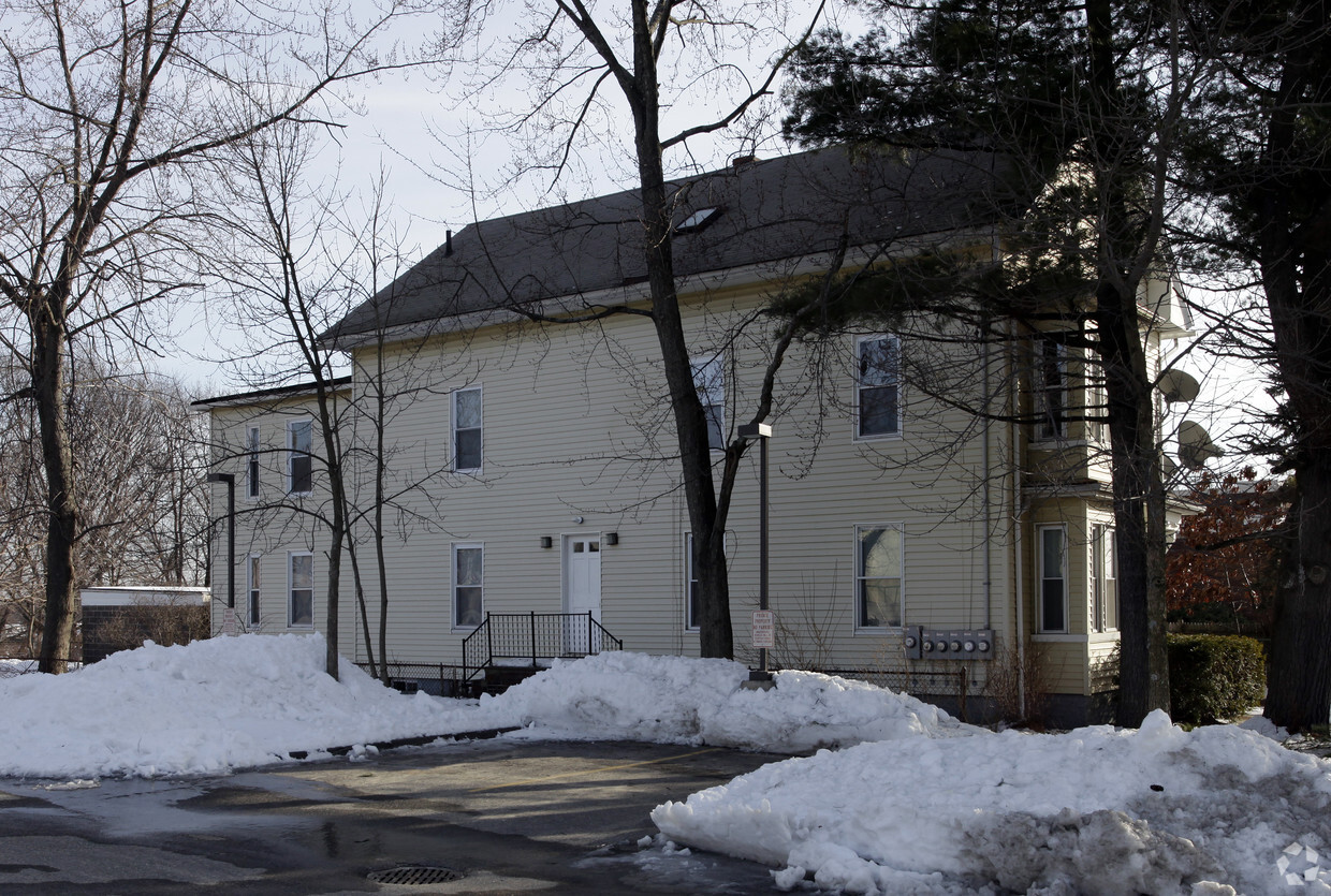 Building Photo - 1350 Elmwood Ave