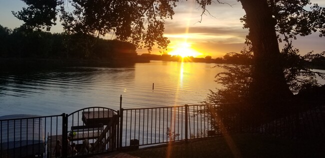 Best sunsets on the lake! - 315 Lakeshore Dr